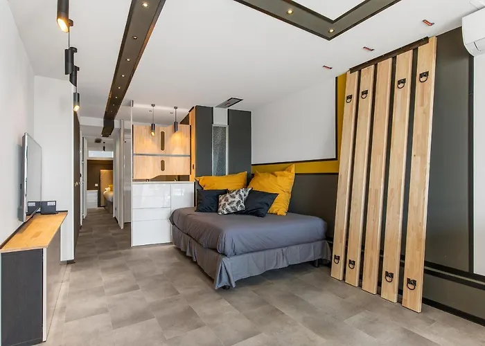 Honey Trap Port Ambonne Naturiste *